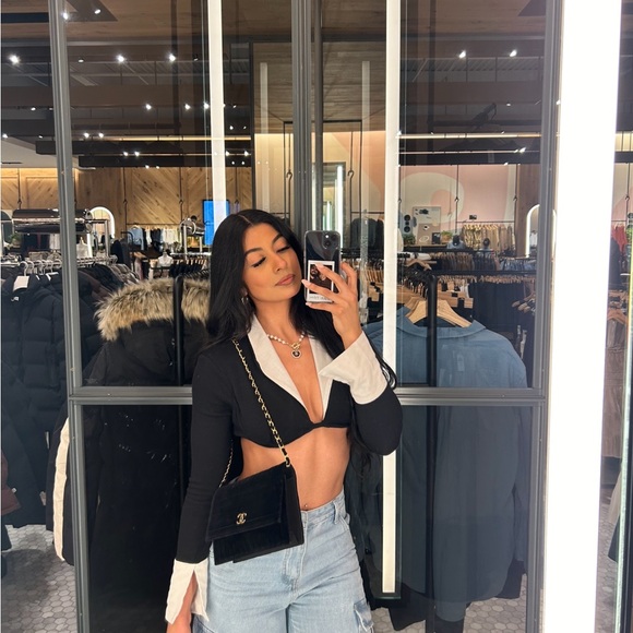 Chanel Black Shoulder Bag with Gold Chain - Picture 14 of 14